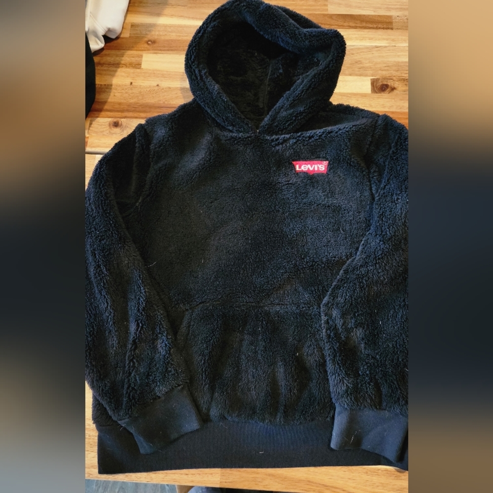 Fuzzy levi sweatshirt